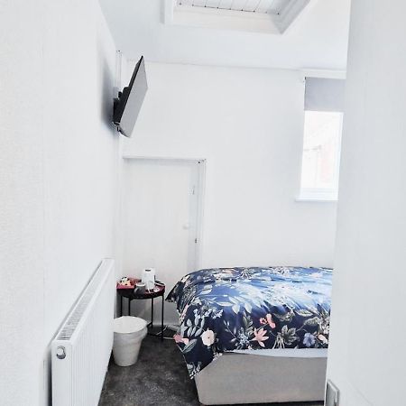 Single Room In Modern House Near Nottingham Exterior photo