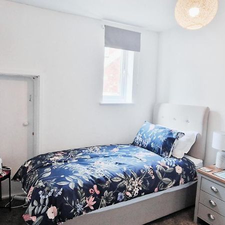 Single Room In Modern House Near Nottingham Exterior photo