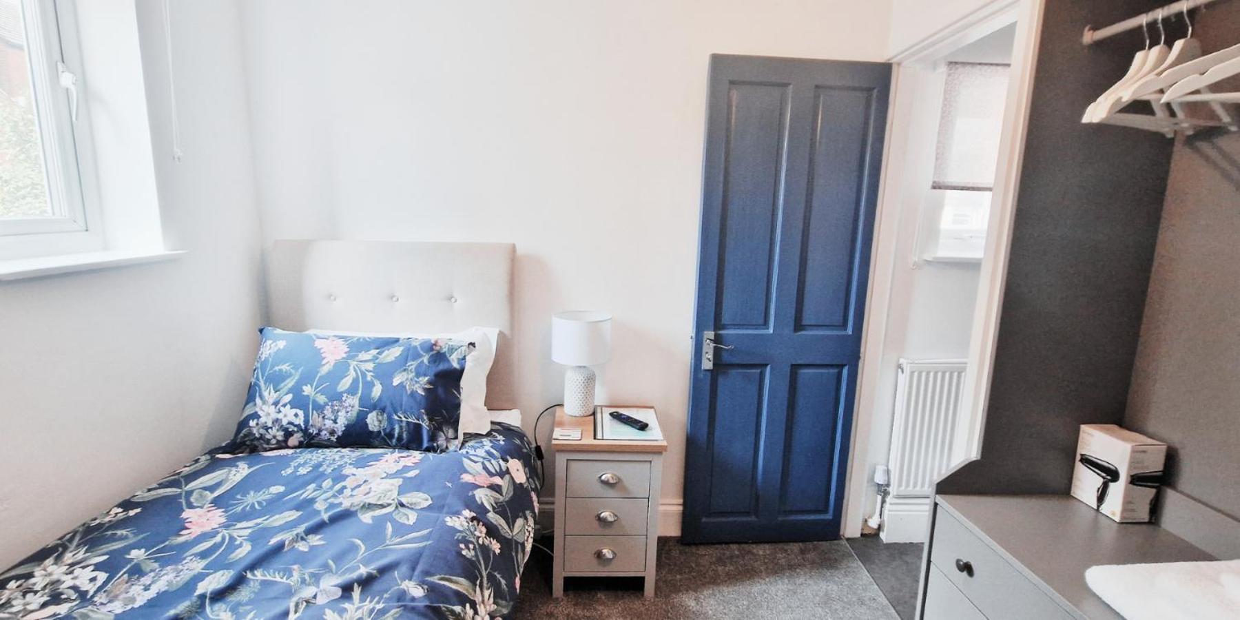 Single Room In Modern House Near Nottingham Exterior photo